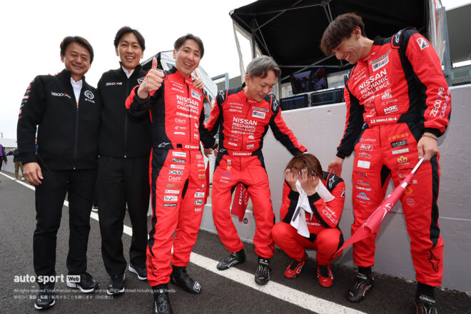 「ボトムを落とした」久保と「ミラーに映るスピードを変えた」富田の読み合い。ケイマンとフェアレディZが最終盤にクリーンバトル