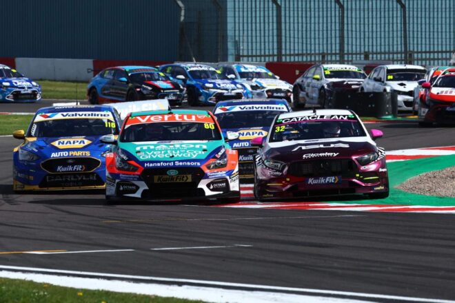 史上初の予選ヒートで新型メルセデスA35が歴史的勝利。決勝レース1も新型アウディが制覇／BTCC開幕戦