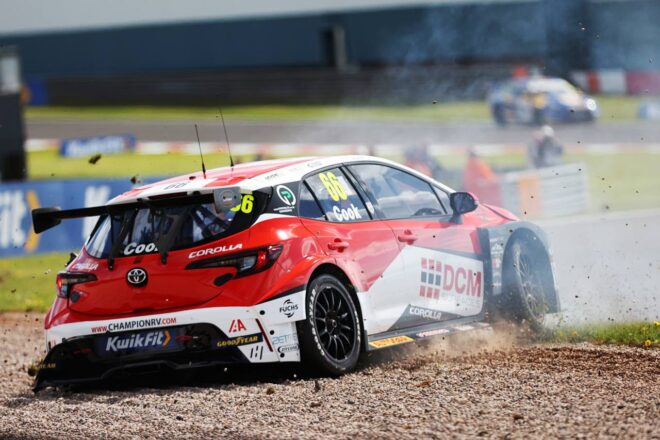 史上初の予選ヒートで新型メルセデスA35が歴史的勝利。決勝レース1も新型アウディが制覇／BTCC開幕戦