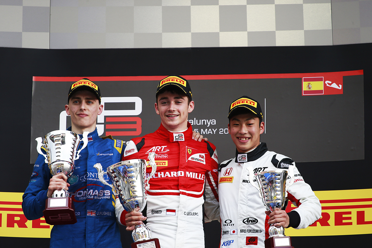 2016年GP3第1戦バレンシア フィーチャーレース表彰式　優勝シャルル・ルクレール（ARTグランプリ）、2位ジェイク・ヒューズ（ダムス）、3位福住仁嶺（ARTグランプリ）