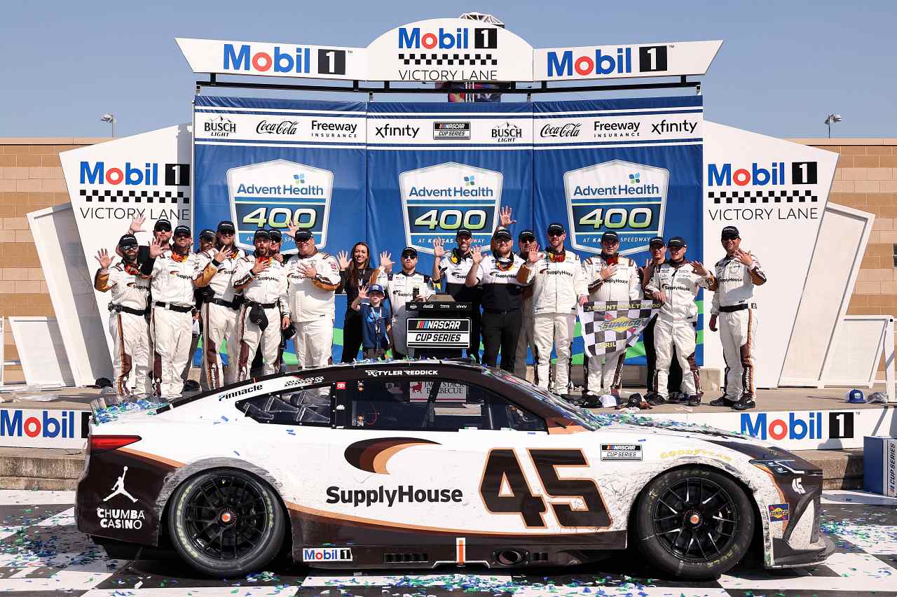 タイラー・レディックの“魔法”は継続。終盤の接触やトラブルの逆境も乗り越え今季5勝目／NASCAR第9戦