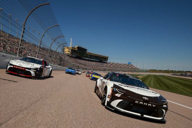 タイラー・レディックの“魔法”は継続。終盤の接触やトラブルの逆境も乗り越え今季5勝目／NASCAR第9戦