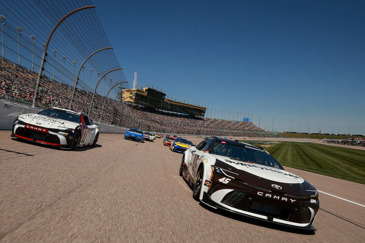 タイラー・レディックの“魔法”は継続。終盤の接触やトラブルの逆境も乗り越え今季5勝目／NASCAR第9戦