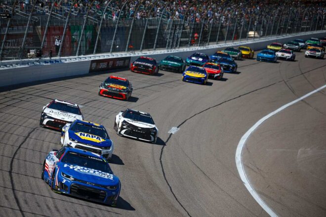 タイラー・レディックの“魔法”は継続。終盤の接触やトラブルの逆境も乗り越え今季5勝目／NASCAR第9戦