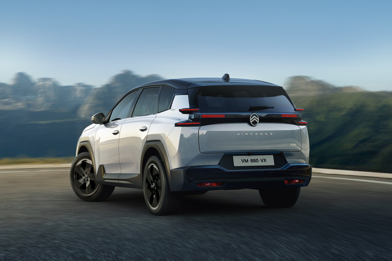 シトロエン、新たな旗艦『C5 AIRCROSS』が上陸。最新の“ウォーターフォールスクリーン”を搭載