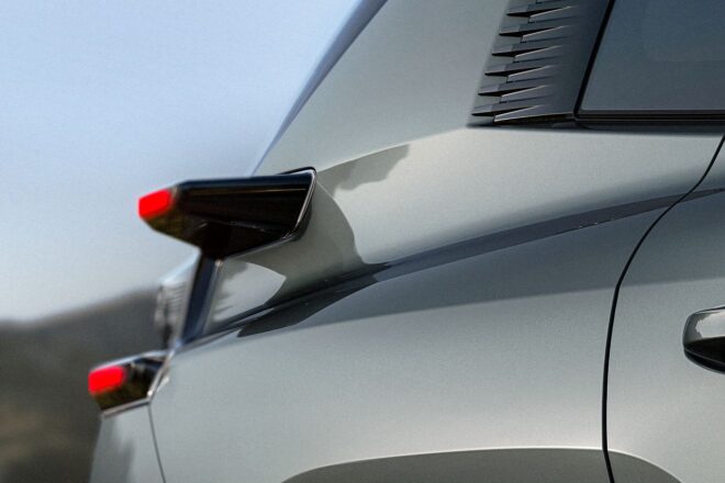 シトロエン、新たな旗艦『C5 AIRCROSS』が上陸。最新の“ウォーターフォールスクリーン”を搭載