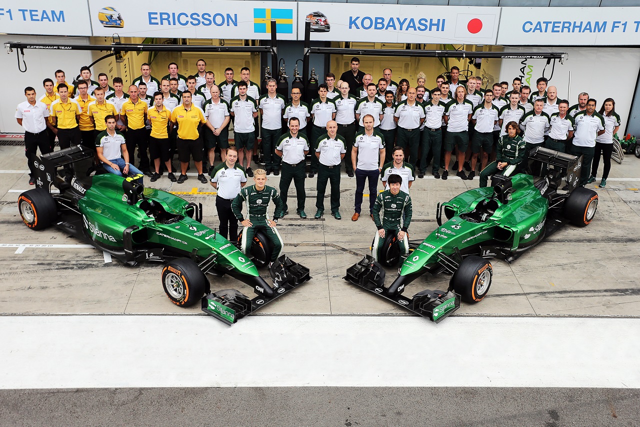 ケータハムF1チームの集合写真