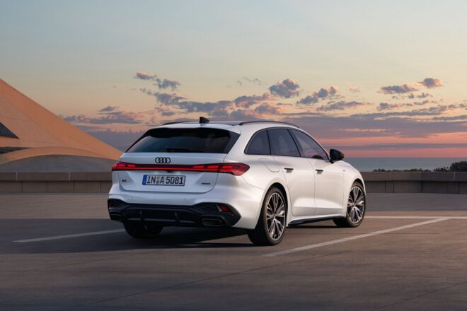 アウディ、内燃機関搭載の『A5』と『Q5』をアップデート。新しいユーザーインターフェイスを採用