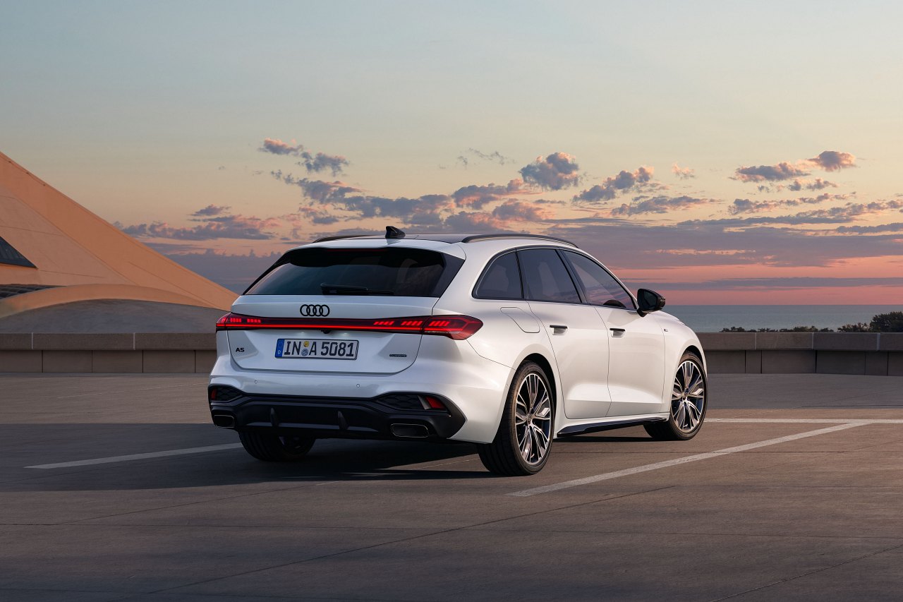 アウディ、内燃機関搭載の『A5』と『Q5』をアップデート。新しいユーザーインターフェイスを採用