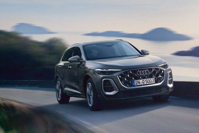 アウディ、内燃機関搭載の『A5』と『Q5』をアップデート。新しいユーザーインターフェイスを採用