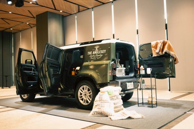 ディフェンダー、岡田准一をアンバサダーに起用。高輪では世界感を体現したポップアップも期間限定開催