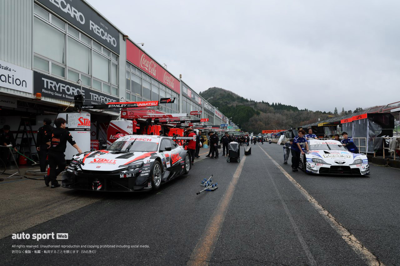 クビアトの新ヘルメットのこだわりは。ARTA PRELUDEを修復したメカニックの気骨ある意見／スーパーGTサーキット便り第1戦