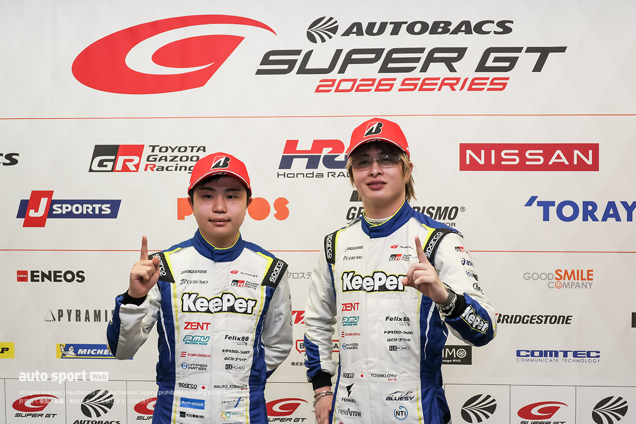 クビアトの新ヘルメットのこだわりは。ARTA PRELUDEを修復したメカニックの気骨ある意見／スーパーGTサーキット便り第1戦