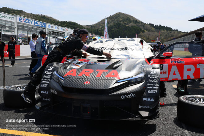 クビアトの新ヘルメットのこだわりは。ARTA PRELUDEを修復したメカニックの気骨ある意見／スーパーGTサーキット便り第1戦