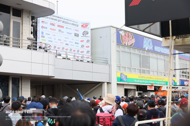 クビアトの新ヘルメットのこだわりは。ARTA PRELUDEを修復したメカニックの気骨ある意見／スーパーGTサーキット便り第1戦