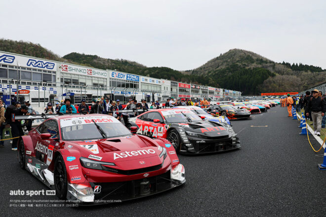 クビアトの新ヘルメットのこだわりは。ARTA PRELUDEを修復したメカニックの気骨ある意見／スーパーGTサーキット便り第1戦