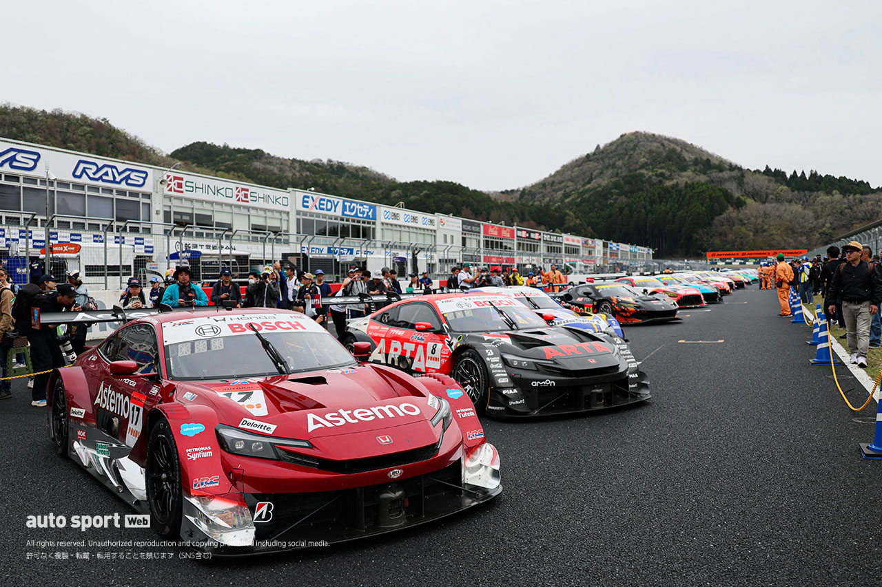 クビアトの新ヘルメットのこだわりは。ARTA PRELUDEを修復したメカニックの気骨ある意見／スーパーGTサーキット便り第1戦