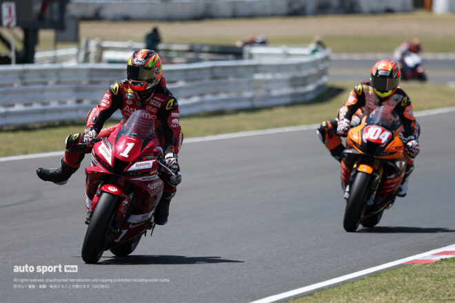 羽田太河（Astemo Pro Honda S I Racing）と國峰啄磨（TOHO Racing）のトップ争い／2026全日本ロード第2戦SUGO ST1000 決勝