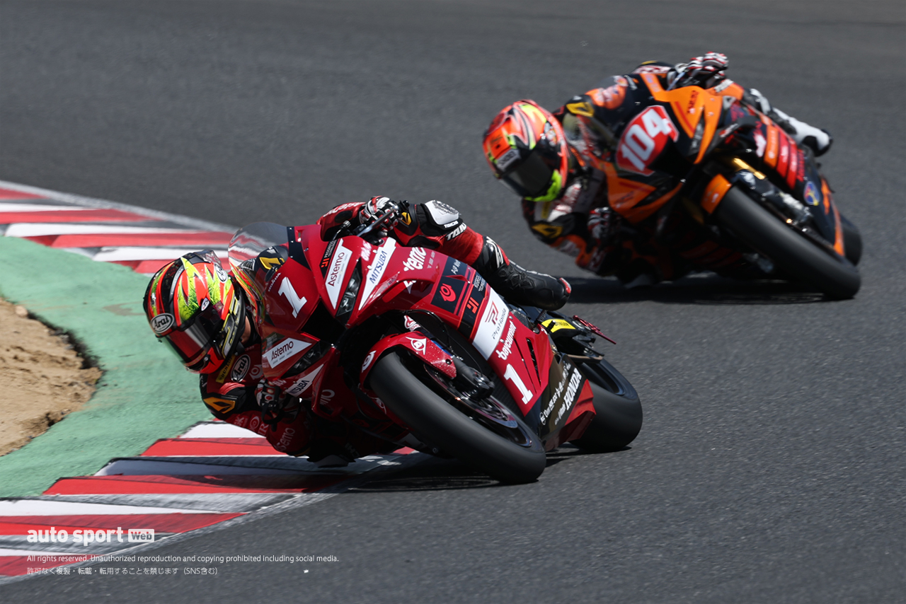 羽田太河（Astemo Pro Honda S I Racing）と國峰啄磨（TOHO Racing）のトップ争い／2026全日本ロード第2戦SUGO ST1000 決勝