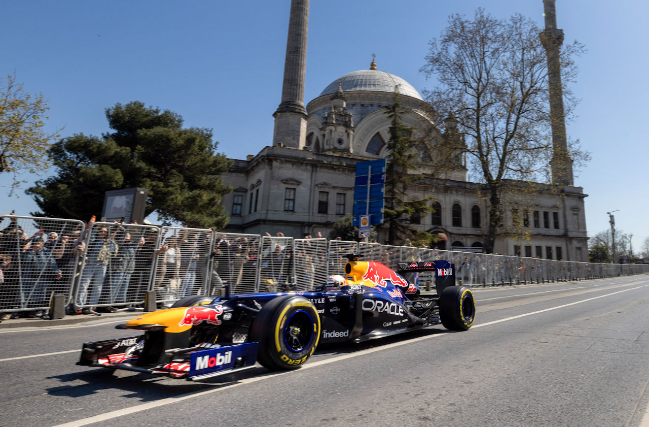 角田裕毅（レッドブルRB8）