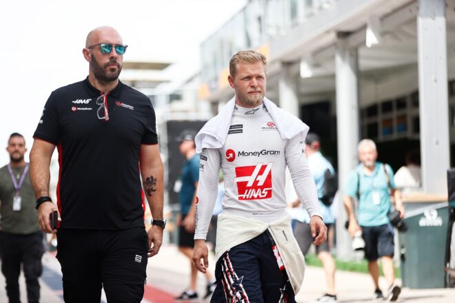 スチュアート・モリソンとケビン・マグヌッセン（ハース）