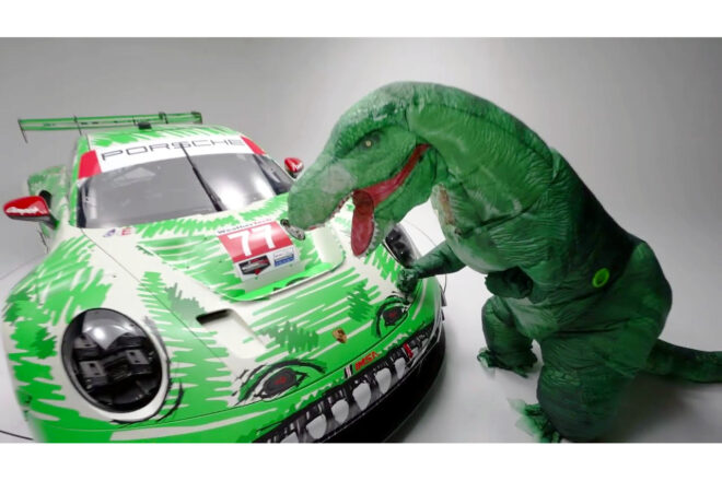 人気の“恐竜ポルシェ”がスケッチ風リバリーに。ラグナ・セカでのスローバック・レースに登場へ
