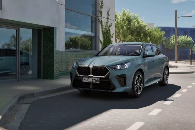 BMW、コンパクトSAC『X2』にガソリン仕様の2輪駆動モデル“sDrive20i”を追加設定。48VのMHEVも搭載