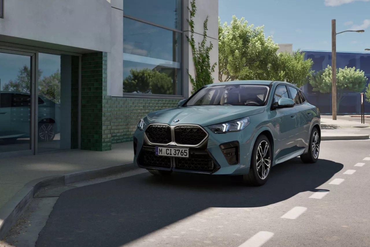 BMW、コンパクトSAC『X2』にガソリン仕様の2輪駆動モデル“sDrive20i”を追加設定。48VのMHEVも搭載