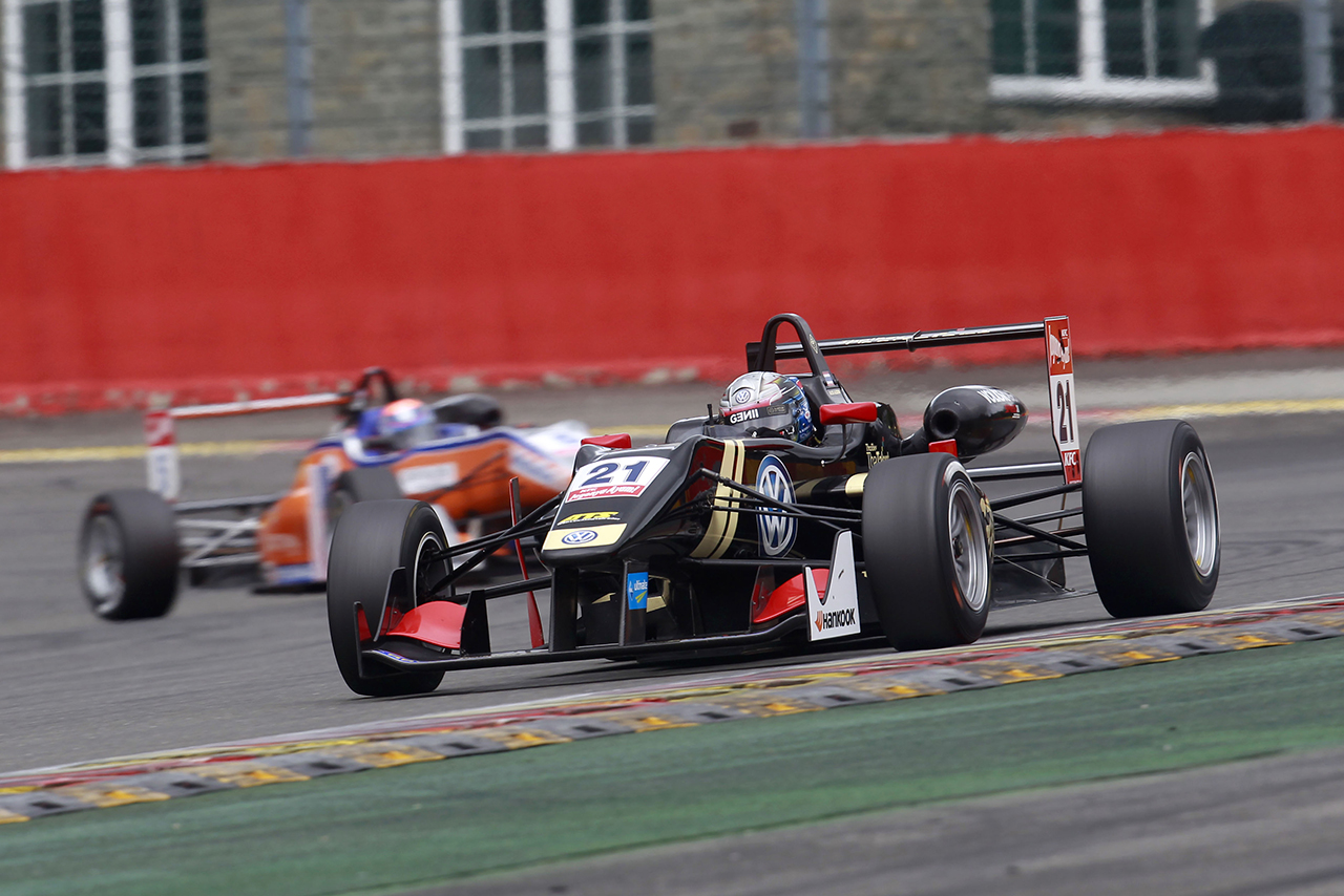 2015年FIA F3ヨーロピアン選手権 アレクサンダー・アルボン（シグネチャー）