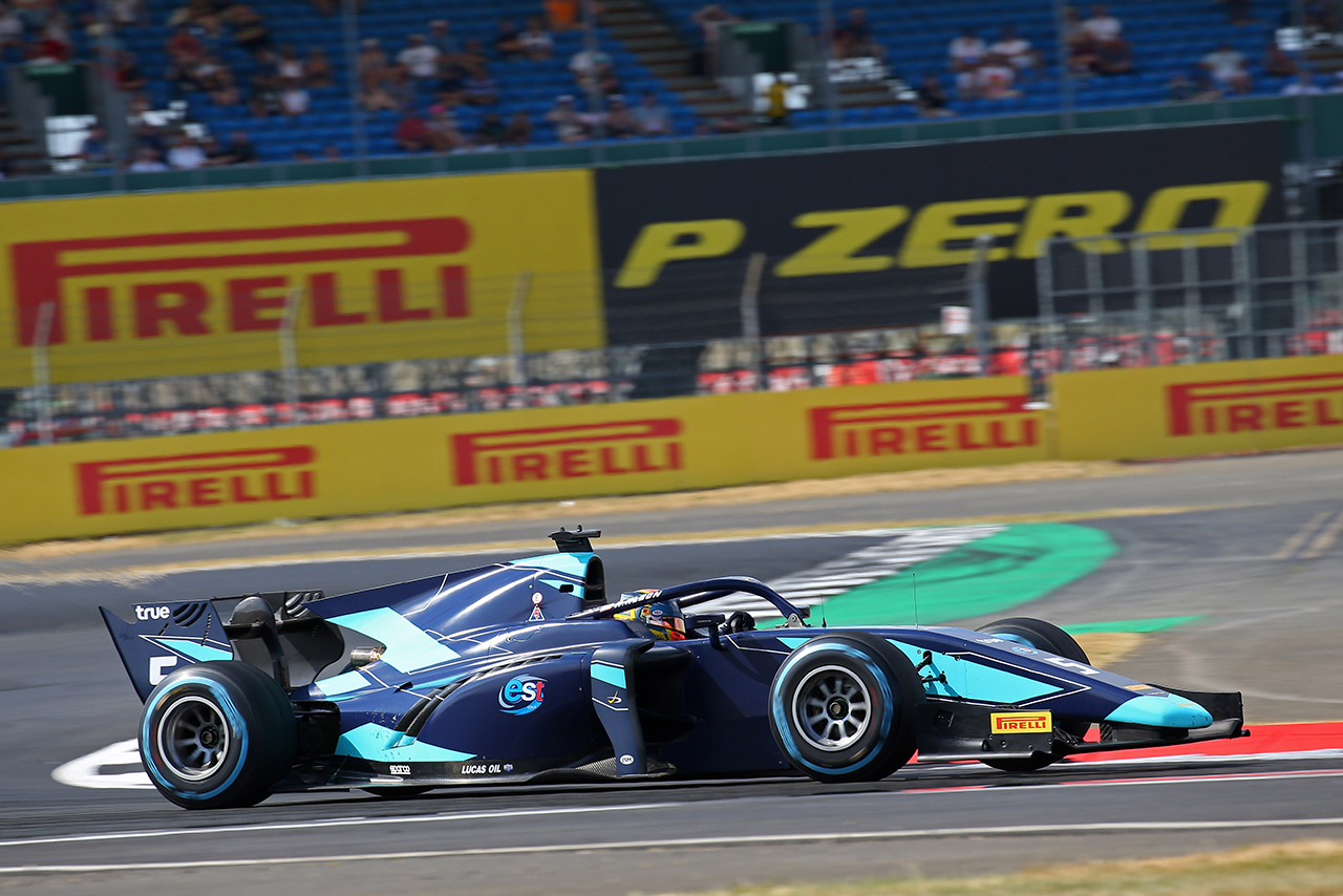 2018年FIA F2で選手権3位となったアレクサンダー・アルボン（ダムス）