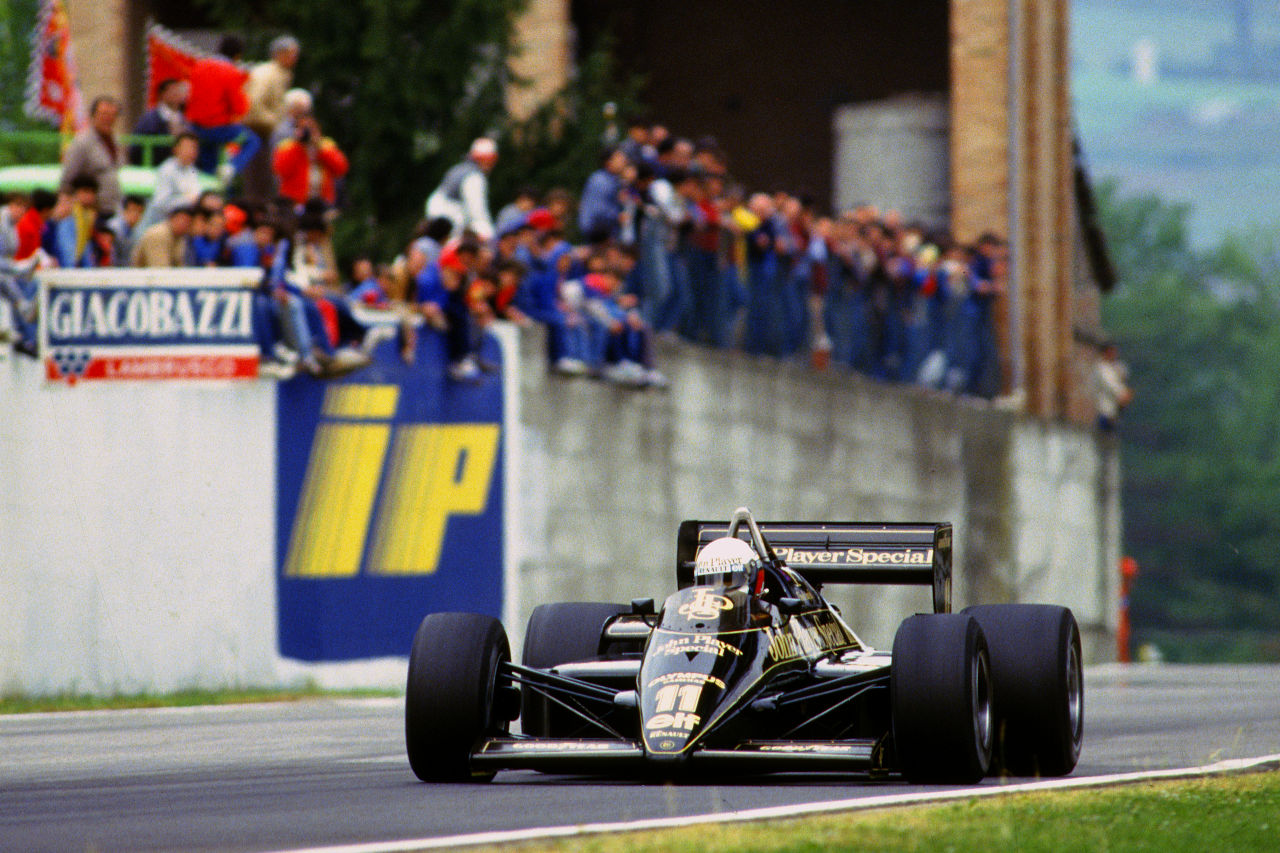 若きアイルトン・セナが初優勝。名門復活の象徴となった漆黒の1000馬力ターボマシン『ロータス97T』