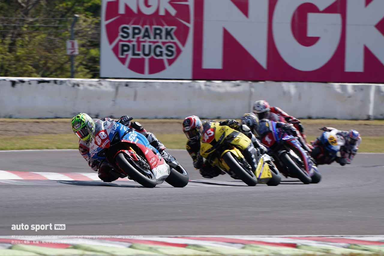 水野涼、背後に迫る中須賀の「プレッシャーを感じながらのレース」を逃げ切って開幕3連勝／全日本ロード第2戦SUGO JSB1000