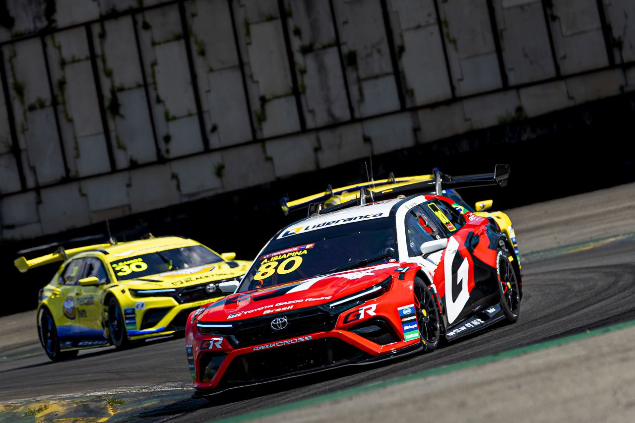 トヨタ陣営の22歳がスプリントで初優勝。ピケJr.やバリチェロを抑え、サラスが日曜を制覇／SCB第3戦