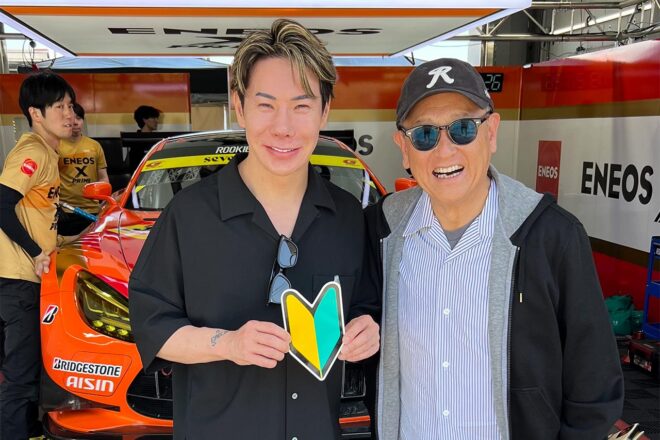 急遽スーパーGT第2戦富士に参戦予定の小林可夢偉「なんと言っても盛り上げたい」。勝手知ったるTEAM ENEOS ROOKIEと笑顔で準備を進める