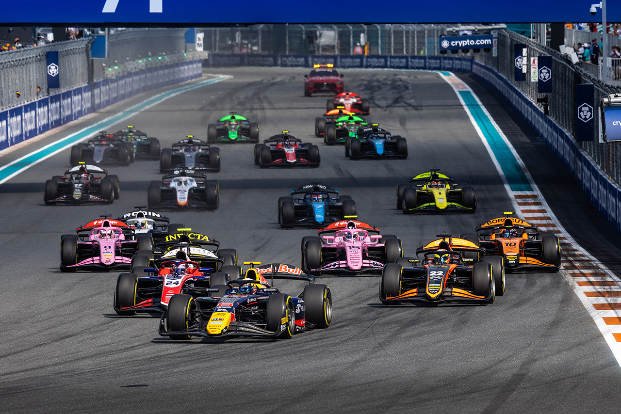 2026年FIA F2第2戦マイアミ スプリントレースのスタート