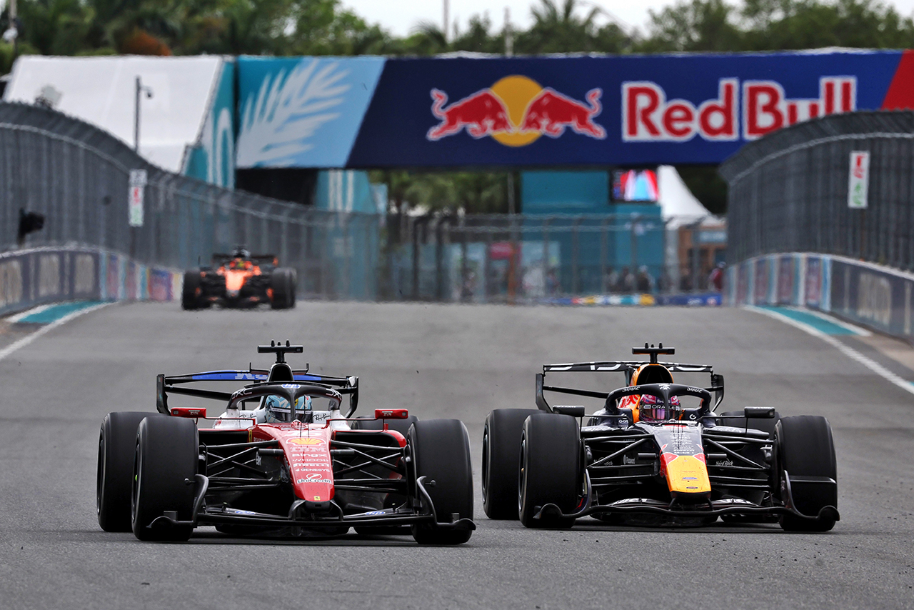 シャルル・ルクレール（フェラーリ）とマックス・フェルスタッペン（レッドブル）