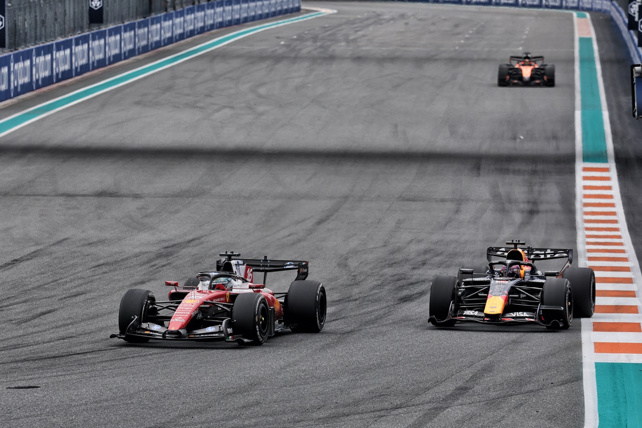 シャルル・ルクレール（フェラーリ）とマックス・フェルスタッペン（レッドブル）