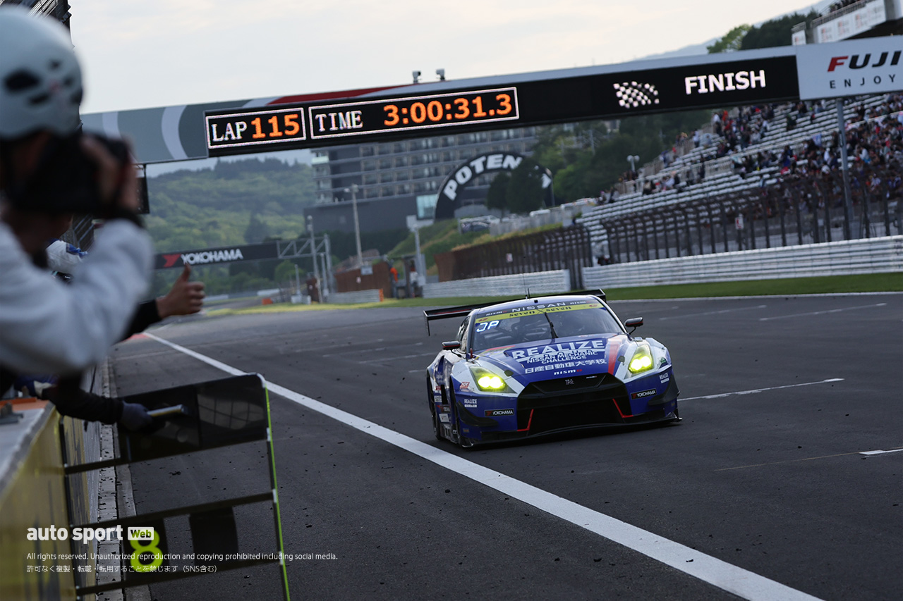 オリベイラ＆木村の新コンビが爆走、KONDO GT-Rが3年ぶり美酒。スバルBRZにトラブル【GT300決勝レポート】