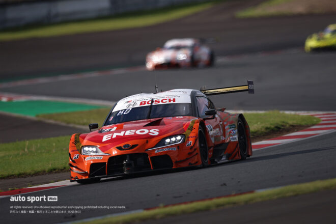 ENEOS X PRIME GR Supraに迫るau TOM’S GR Supra
