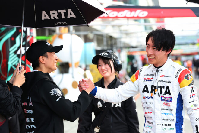 野尻智紀と佐藤蓮（＃16 ARTA MUGEN HRC PRELUDE-GT）