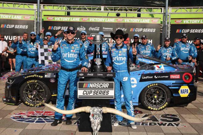 チェイス・エリオットが完全支配。僚友アレックス・ボウマンのプッシュを受け今季2勝目／NASCAR第11戦