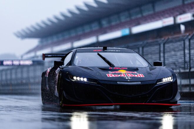 【動画】四度のワールドチャンピオン、マックス・フェルスタッペンが富士スピードウェイでGT500をドライブ。三宅淳詞のタイムに挑戦！
