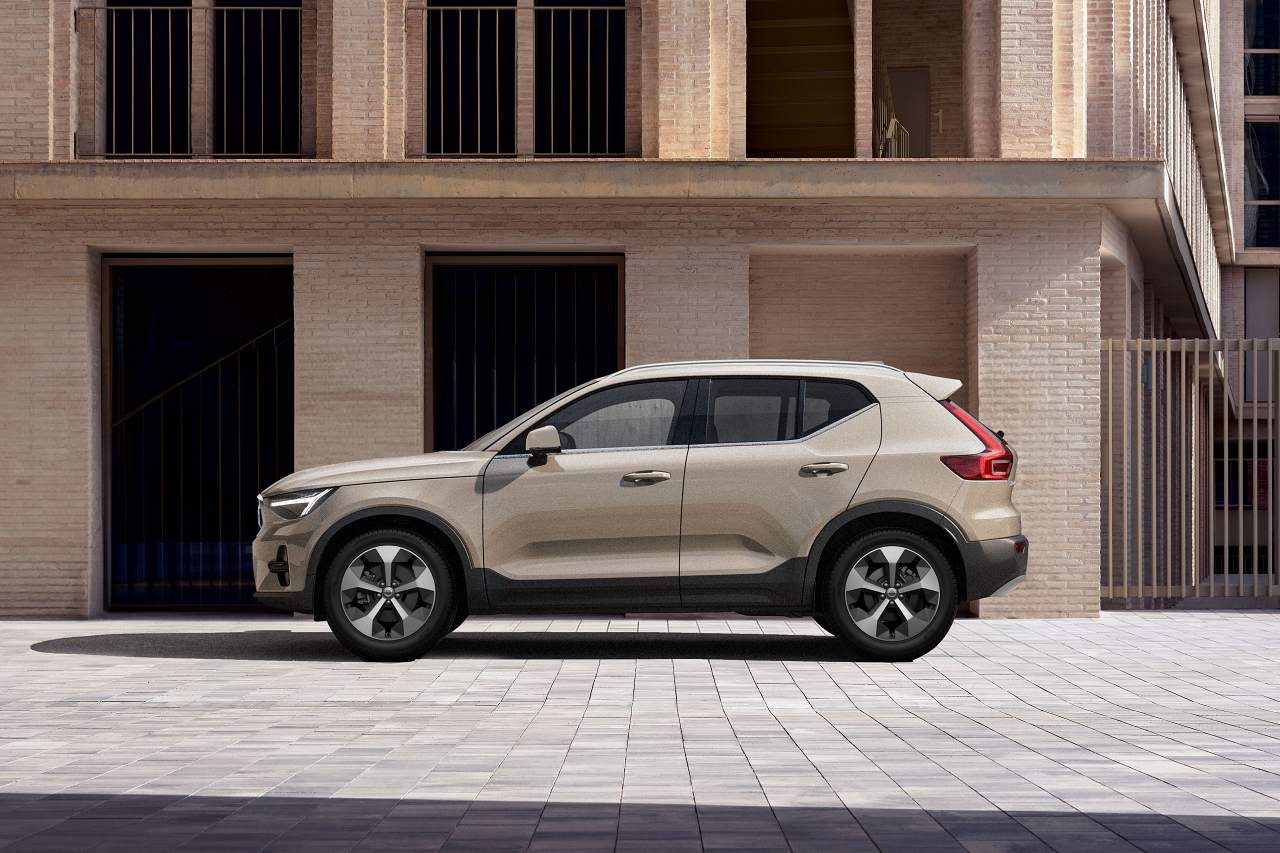 ボルボ、都市型SUV『XC40』のアンバサダーに杏を起用。唯一のAWDとなる特別仕様車“Selection”も導入