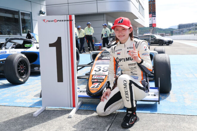 フォーミュラ2年目のKYOJO CUP開幕戦で富下李央菜が初優勝。F1アカデミー経験者の新人シコンテが表彰台獲得
