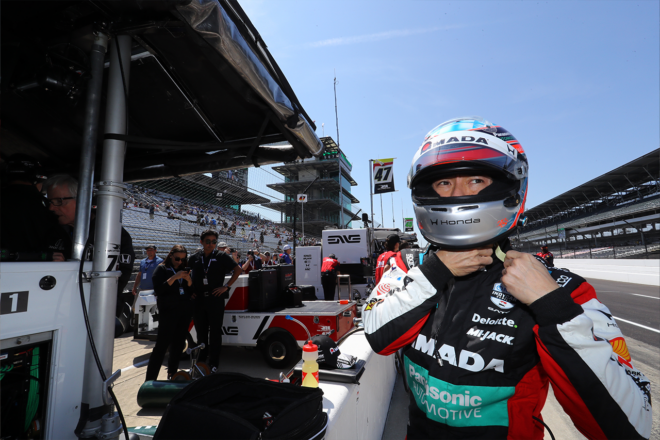 佐藤琢磨、インディ500初日はトラブルに苦戦。「トラブルが重なってトライしたことが分からなくなってしまった」