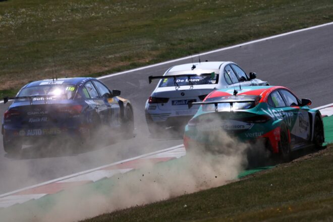 元王者サットンが節目の通算50勝。カローラGR Sportのテイラー・スミスも10年ぶり勝利／BTCC第2戦