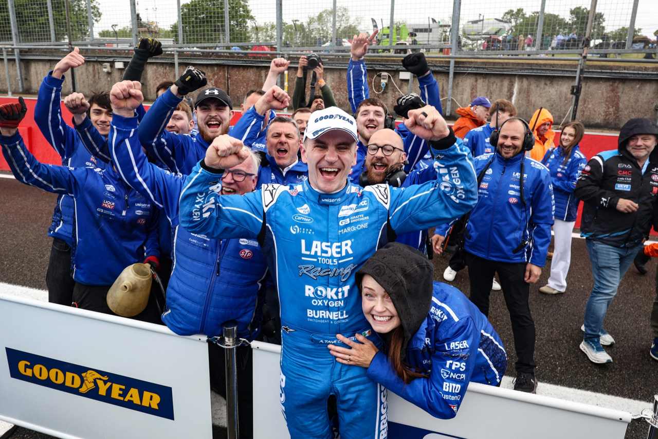 元王者サットンが節目の通算50勝。カローラGR Sportのテイラー・スミスも10年ぶり勝利／BTCC第2戦