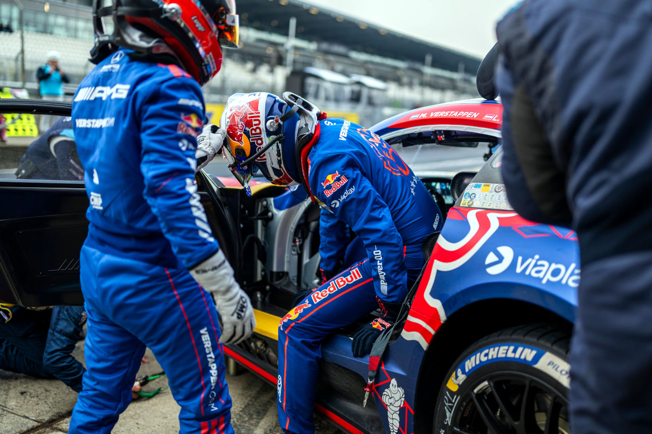 F3時代の宿敵が12年を経てチームメイトに。ルーカス・アウアーが語る、マックス・フェルスタッペンと挑むニュルブルクリンク24時間