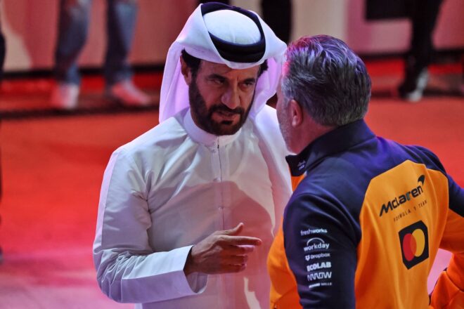 モハメド・ビン・スライエムFIA会長とザク・ブラウン