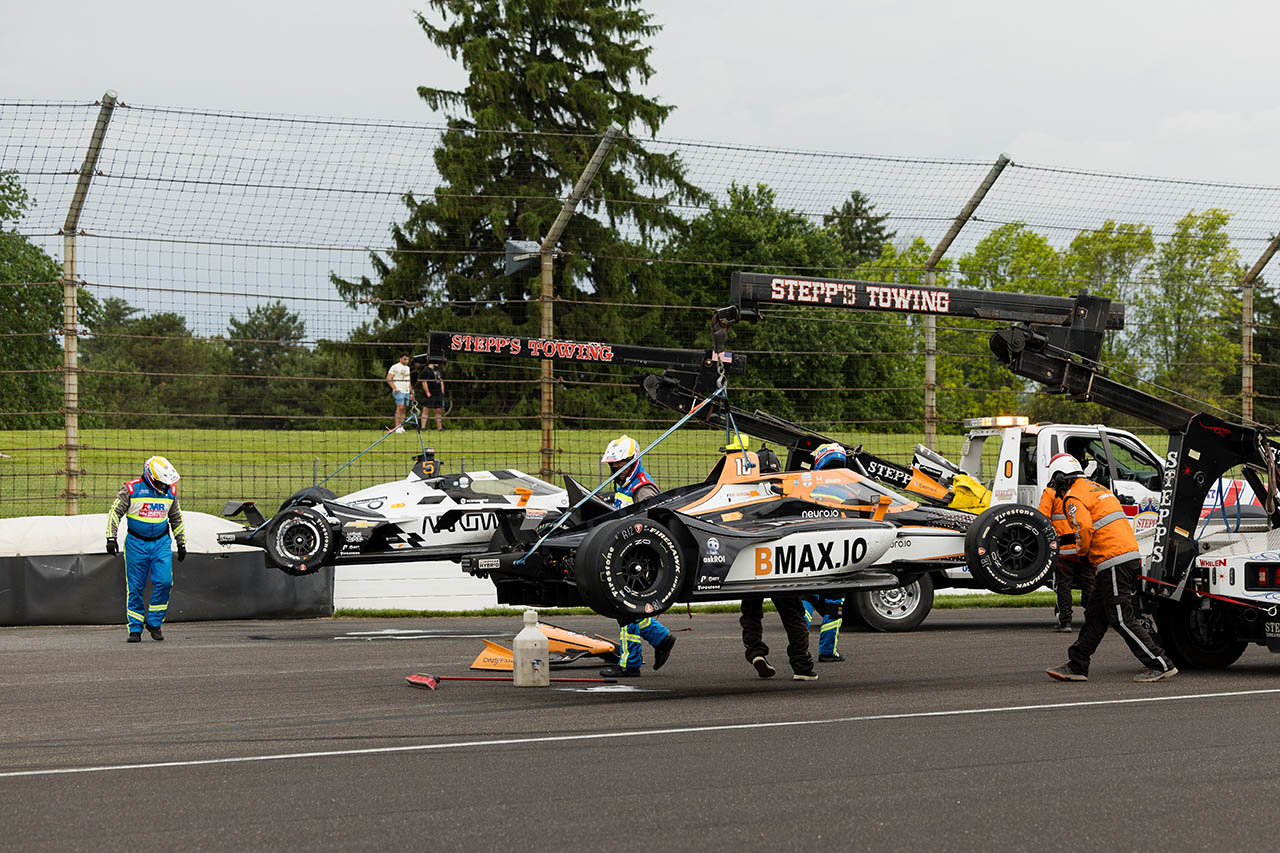 インディ500プラクティス7で3台損傷のマルチクラッシュ発生。予選2番手のロッシが手術、経過観察後に決勝出走か